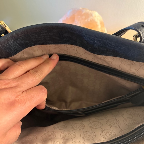 Michael Kors and Matching Wallet Set Tote - Picture 3 of 12